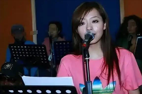 年被骗走6亿身家离婚4年后二人天差地别九游会网址是多少张靓颖：与冯轲相爱15(图13)