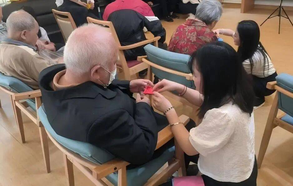 愿者“敬老月”系列活动集锦(4)J9国际网站公益青春 重庆青年志(图12) 愿者“敬老月”系列活动集锦(4)J9国际网站公益青春 重庆青年志(图12)