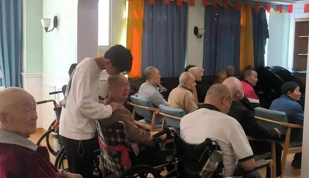 愿者“敬老月”系列活动集锦(4)J9国际网站公益青春 重庆青年志(图11) 愿者“敬老月”系列活动集锦(4)J9国际网站公益青春 重庆青年志(图11)