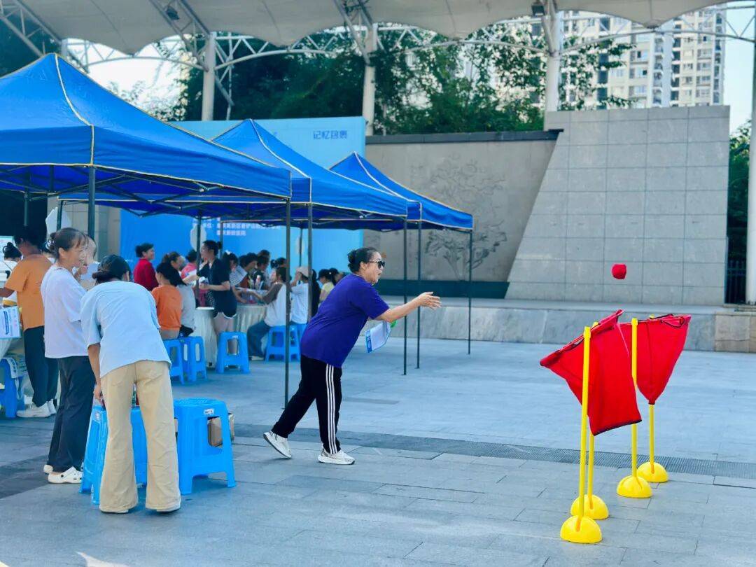 愿者“敬老月”系列活动集锦(4)J9国际网站公益青春 重庆青年志(图13) 愿者“敬老月”系列活动集锦(4)J9国际网站公益青春 重庆青年志(图13)