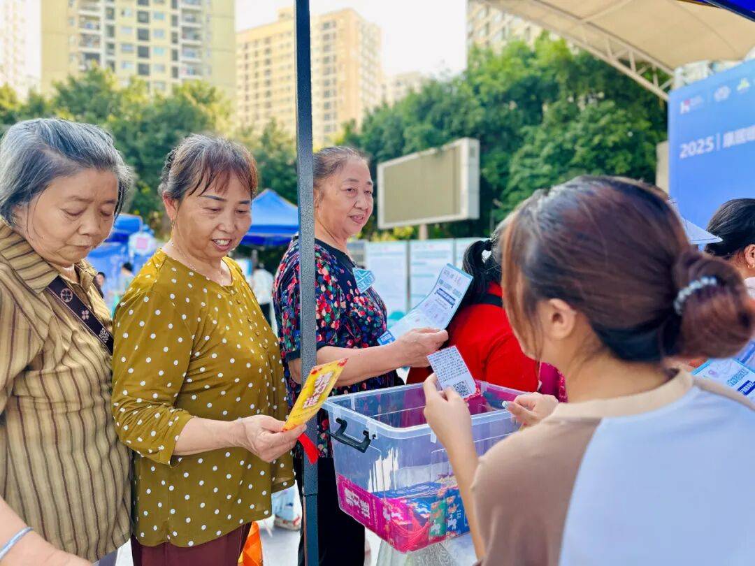 愿者“敬老月”系列活动集锦(4)J9国际网站公益青春 重庆青年志(图14) 愿者“敬老月”系列活动集锦(4)J9国际网站公益青春 重庆青年志(图14)