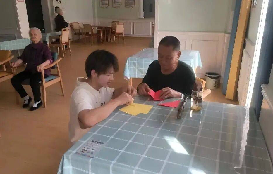 愿者“敬老月”系列活动集锦(4)J9国际网站公益青春 重庆青年志(图15) 愿者“敬老月”系列活动集锦(4)J9国际网站公益青春 重庆青年志(图15)