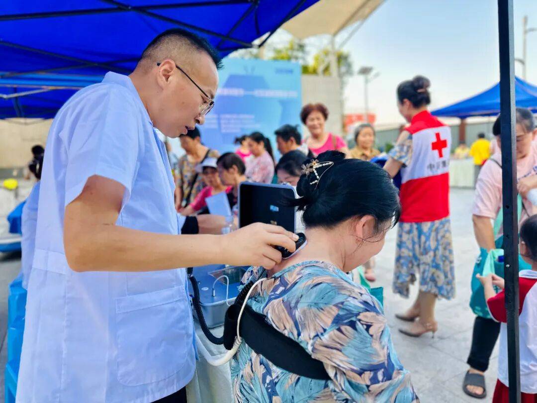 愿者“敬老月”系列活动集锦(4)J9国际网站公益青春 重庆青年志(图16) 愿者“敬老月”系列活动集锦(4)J9国际网站公益青春 重庆青年志(图16)