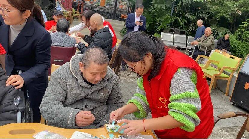 愿者“敬老月”系列活动集锦(4)J9国际网站公益青春 重庆青年志(图17) 愿者“敬老月”系列活动集锦(4)J9国际网站公益青春 重庆青年志(图17)
