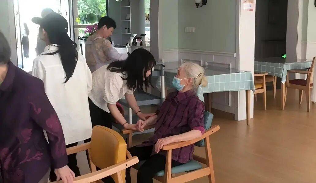 愿者“敬老月”系列活动集锦(4)J9国际网站公益青春 重庆青年志(图23) 愿者“敬老月”系列活动集锦(4)J9国际网站公益青春 重庆青年志(图23)