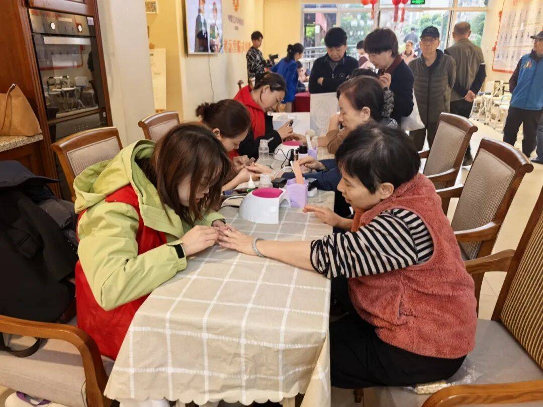 愿者“敬老月”系列活动集锦(4)J9国际网站公益青春 重庆青年志(图24) 愿者“敬老月”系列活动集锦(4)J9国际网站公益青春 重庆青年志(图24)