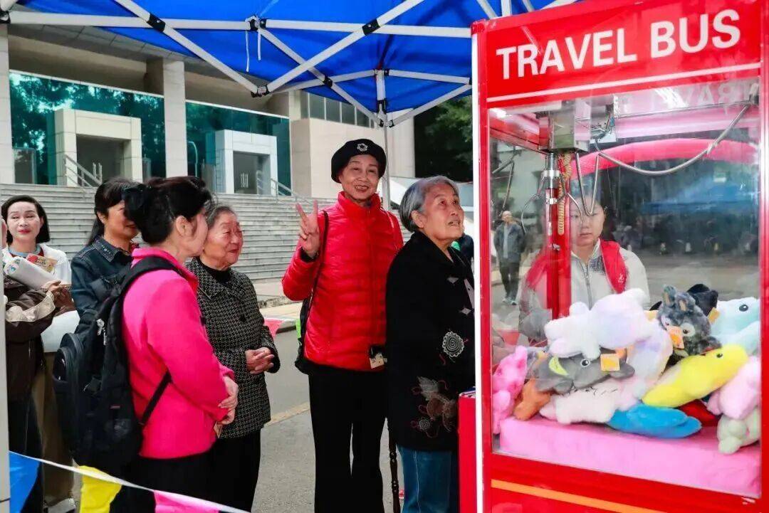 愿者“敬老月”系列活动集锦(4)J9国际网站公益青春 重庆青年志(图29) 愿者“敬老月”系列活动集锦(4)J9国际网站公益青春 重庆青年志(图29)