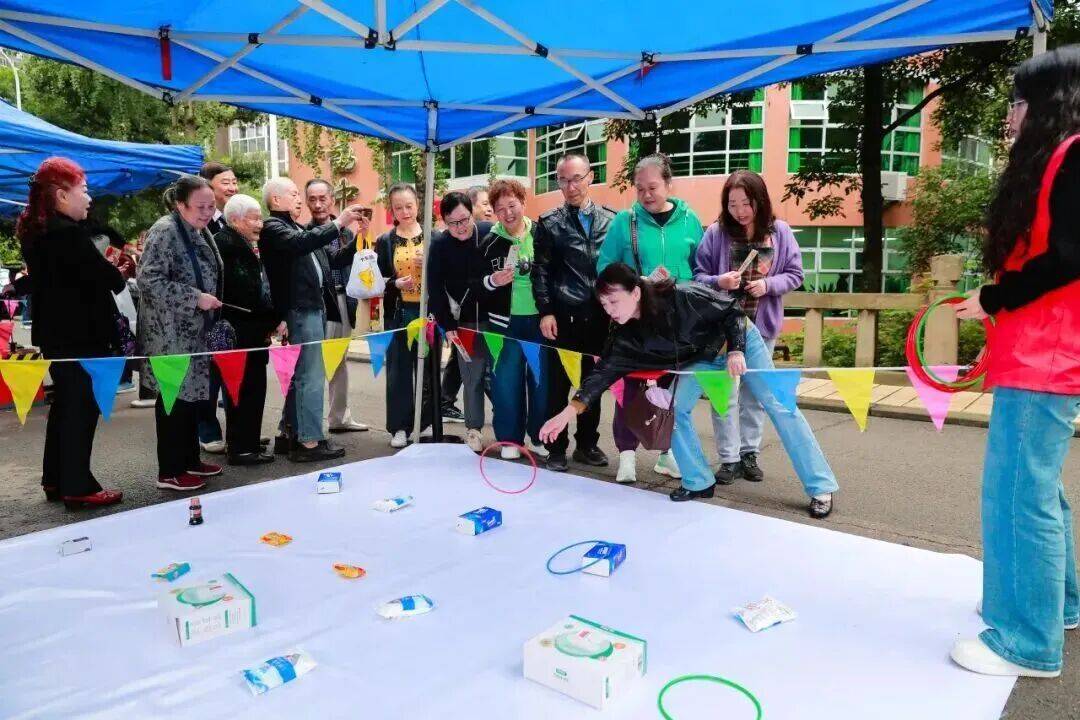 愿者“敬老月”系列活动集锦(4)J9国际网站公益青春 重庆青年志(图30) 愿者“敬老月”系列活动集锦(4)J9国际网站公益青春 重庆青年志(图30)