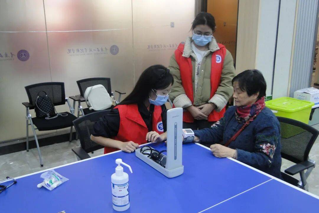 愿者“敬老月”系列活动集锦(4)J9国际网站公益青春 重庆青年志(图33) 愿者“敬老月”系列活动集锦(4)J9国际网站公益青春 重庆青年志(图33)